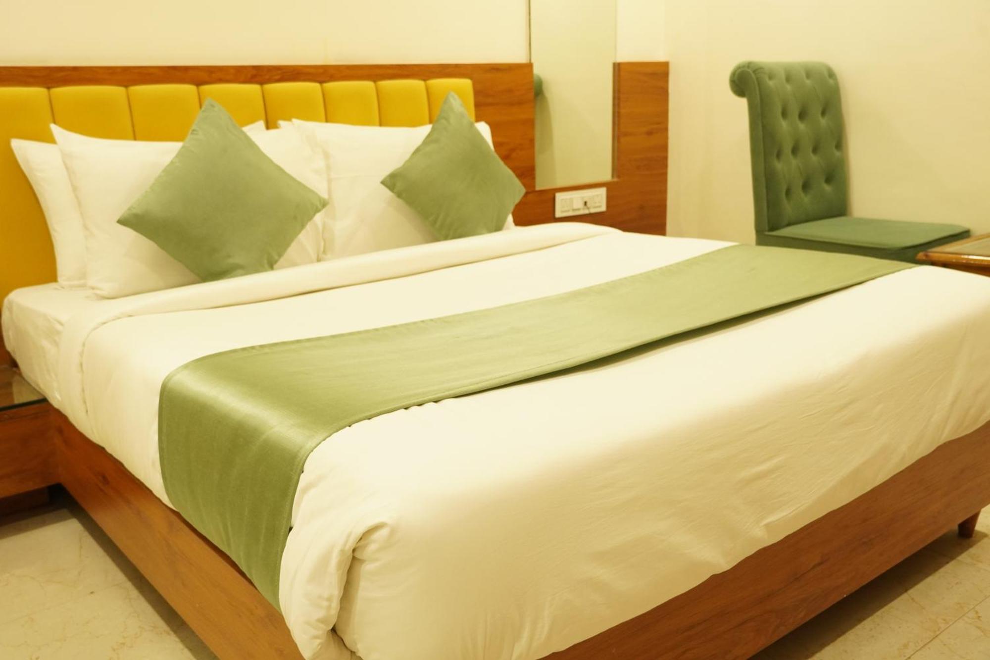 Hotel Eleven Heights 보팔 외부 사진