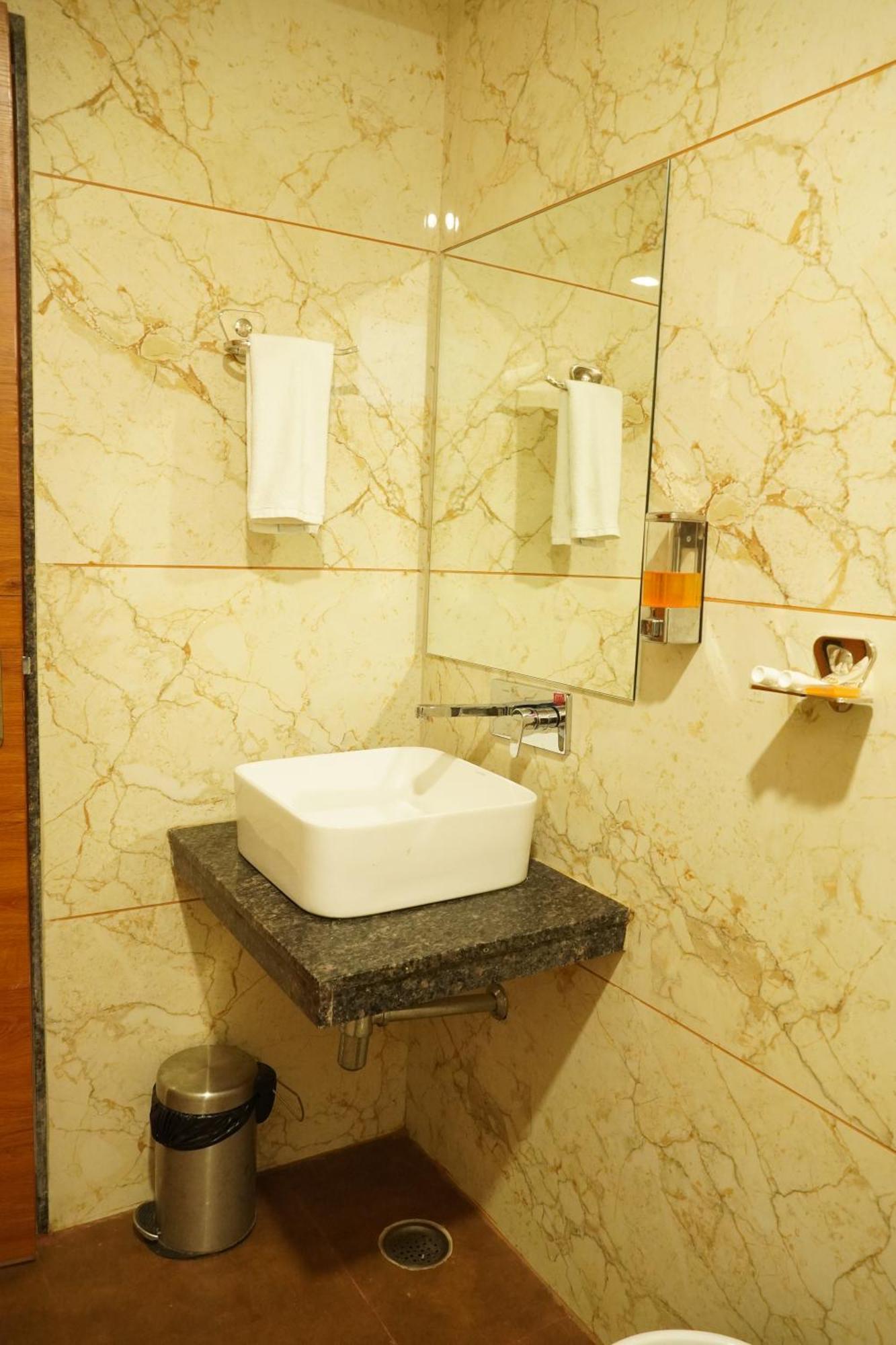 Hotel Eleven Heights 보팔 외부 사진